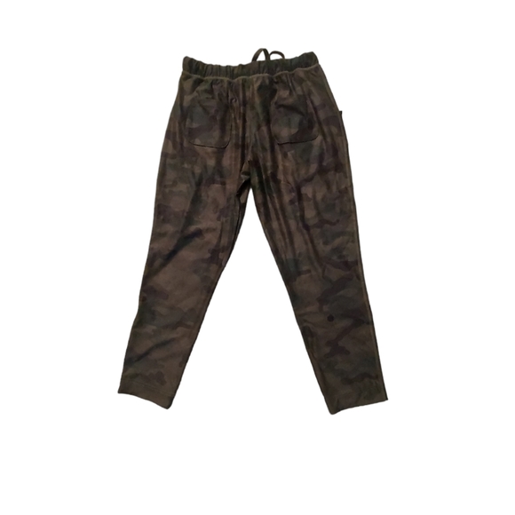 Scorpio camouflage small ladies lounge wear. - Picture 2 of 3